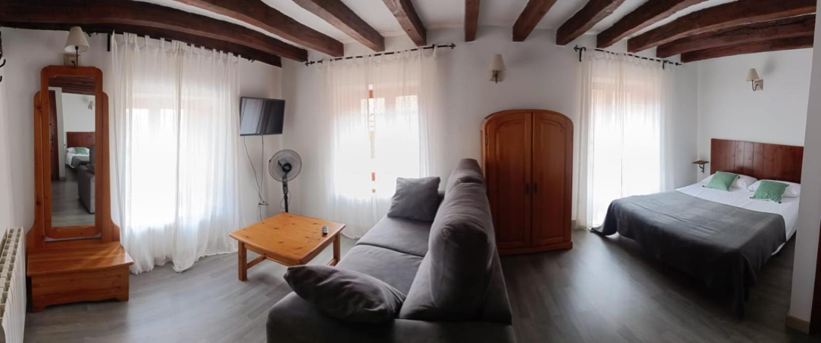 Papamoscas Aparthotel La Hiruela